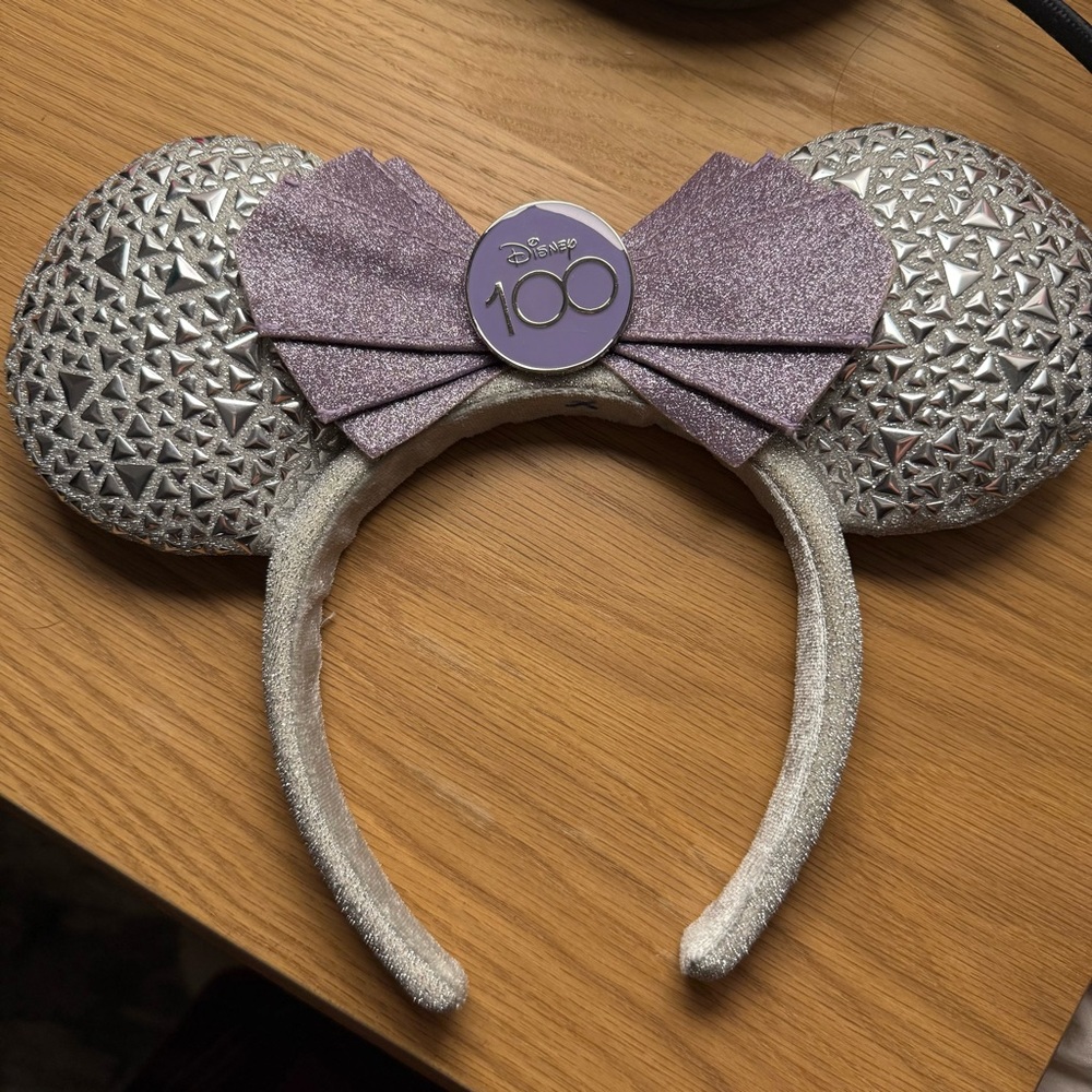 Disney 100 years ears broken